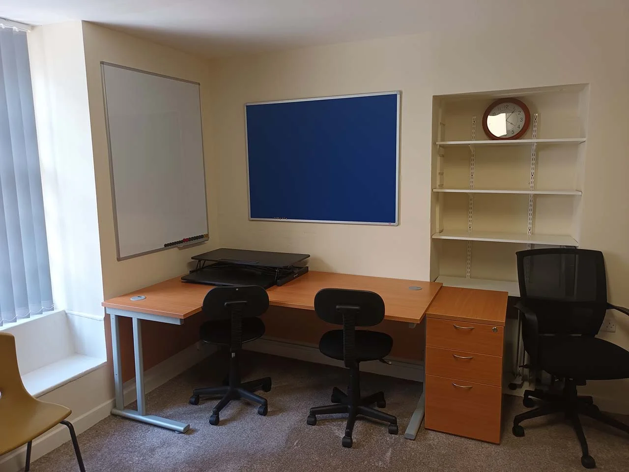 Office / Small Meeting Room Photo 2